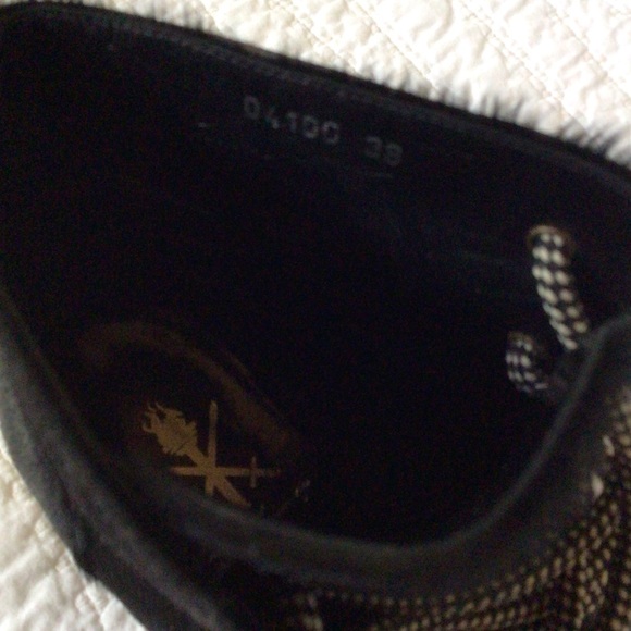 Opening Ceremony
Joelle Studded Lace-Up Leather Bootie 38/8 - Picture 13 of 13